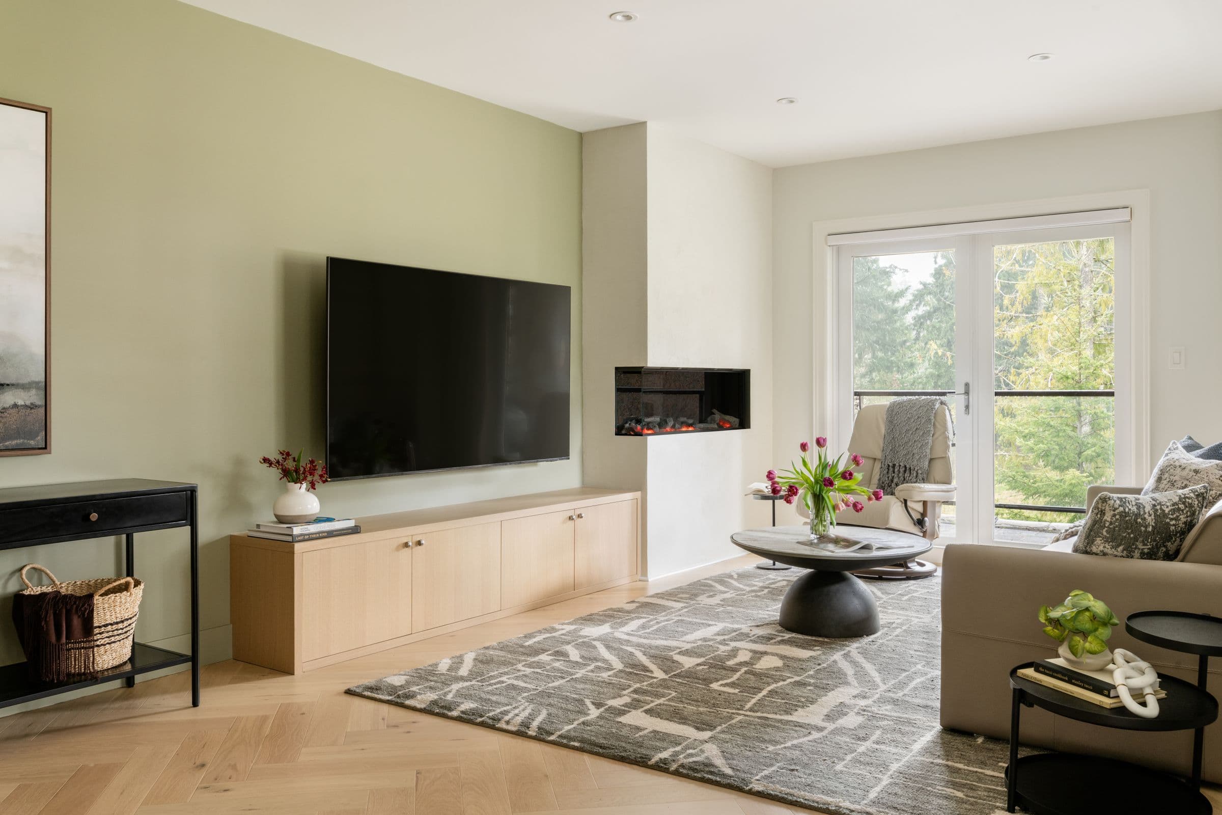White-oak media wall, Lynburne residence